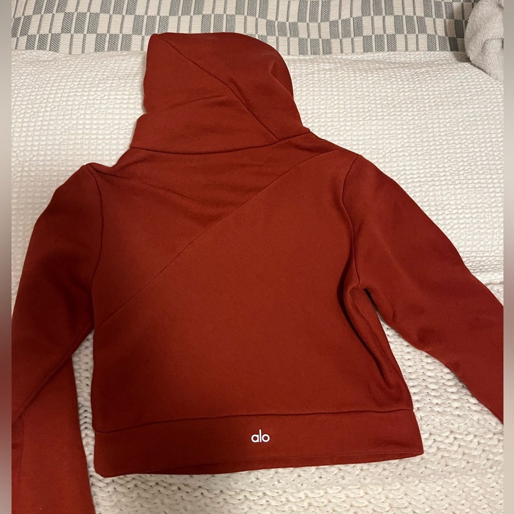 EUC Alo cropped sweatshirt